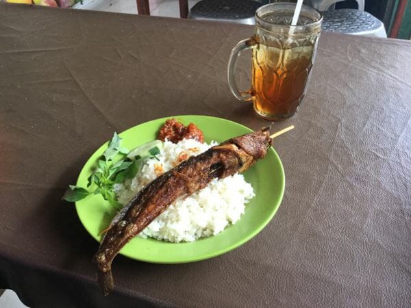 Sambal Lalapan Cak Bejo, 1. Cak Tomo Seafood, 2. Warung Lamongan Cak Rie, 3. Sambel Lalapan Bang Husein, 4. Lalapan Cak Midi, 5. Warung Lalapan Galunggung Anggraini (d/h Mbak Evi), 6. Lalapan Bengkel, 7. Sambal Lalapan Cak Bejo, 8. Lalapan Belut Fresh Kalpataru, 9. Seafood & Lalapan Juara 1 Cak Khoirus, 10. Lalapan Cak Pri