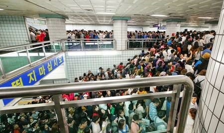 1. Korea Adalah Negeri Pekerja Keras, 2. Korea Memiliki Jam Kerja yang Lama, 3. Masih Memegang Teguh Budaya Senioritas, 4. Perpaduan Budaya Barat dan Timur, 5. Budaya Minum yang Cukup Kuat, 6. Pendidikan Adalah Hal yang Penting, 7. Menghargai Pertemanan, 8. Semua Serba Cepat, 9. Pentingnya Penampilan Fisik, 10. Budaya Minum Kopi