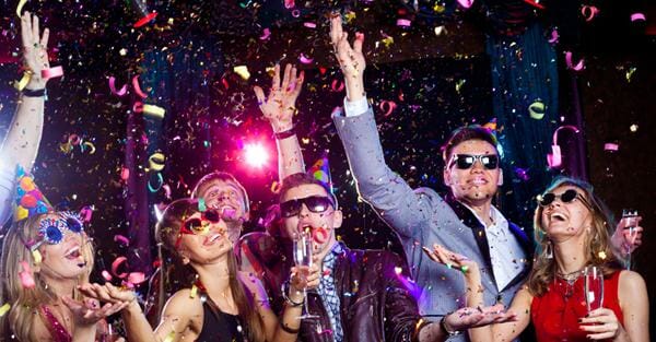 Paket New Year's Eve Hotel, 1. Monumen Perjuangan Rakyat Jawa Barat, 2. Alun-alun Bandung, 3. Puncak Bintang, 4. Jalan Braga, 5. Kawasan Wisata Lembang, 6. Lapangan Gasibu (Gedung Sate), 7. Daerah Ciumbuleuit, 8. Lapangan Tegalega, 9. Tempat Penginapan/Hotel/Villa, 10. Paket New Year's Eve Hotel