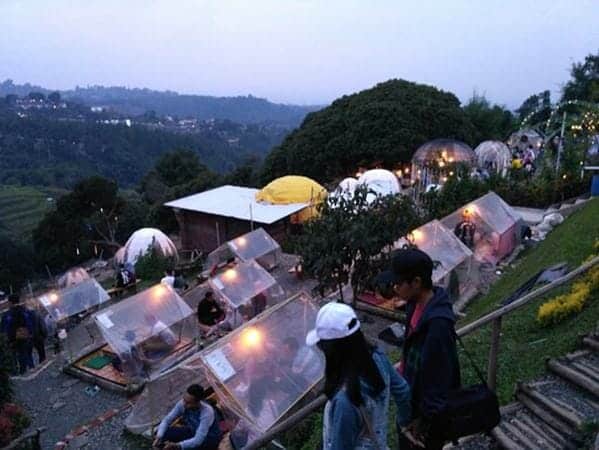 Daerah Ciumbuleuit, 1. Monumen Perjuangan Rakyat Jawa Barat, 2. Alun-alun Bandung, 3. Puncak Bintang, 4. Jalan Braga, 5. Kawasan Wisata Lembang, 6. Lapangan Gasibu (Gedung Sate), 7. Daerah Ciumbuleuit, 8. Lapangan Tegalega, 9. Tempat Penginapan/Hotel/Villa, 10. Paket New Year's Eve Hotel