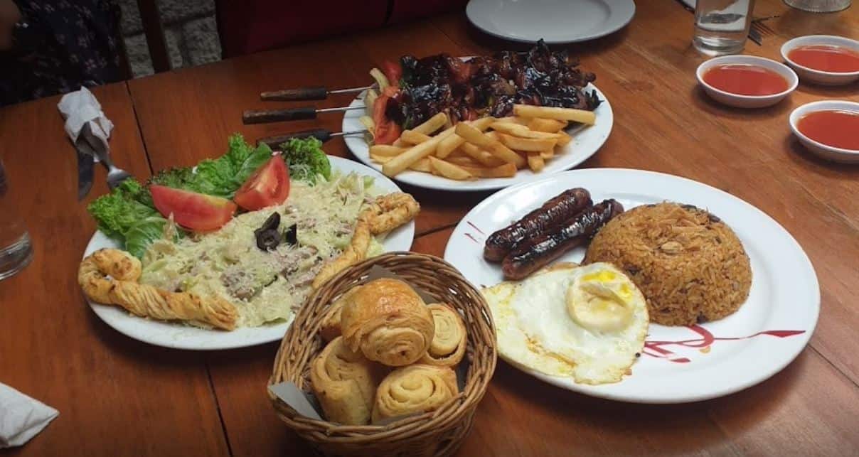 tizi cake shop, 1. Rumah Makan Linggarjati, 2. Warung Bu Eha, 3. Sumber Hidangan, 4. Bandoengsche Melk Centrale, 5. Roti Bakar Gempol, 6. Toko You, 7. Tizi Cake Shop & Restaurant, 8. Rasa Bakery & Cafe, 9. Warung Kopi Purnama, 10. Braga Permai, 11. Mie Naripan, 12. Toko Roti Sidodadi