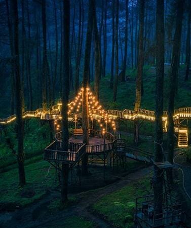 Kawasan Wisata Lembang, 1. Monumen Perjuangan Rakyat Jawa Barat, 2. Alun-alun Bandung, 3. Puncak Bintang, 4. Jalan Braga, 5. Kawasan Wisata Lembang, 6. Lapangan Gasibu (Gedung Sate), 7. Daerah Ciumbuleuit, 8. Lapangan Tegalega, 9. Tempat Penginapan/Hotel/Villa, 10. Paket New Year's Eve Hotel