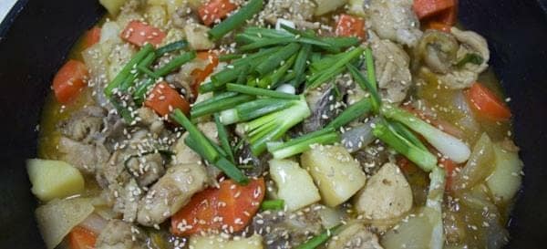 1. Bulgogi, 2. Bibimbap, 3. Tteokbokki, 4. Kimbab, 5. Samgyetang, 6. Jajangmyeon, 7. Eomuk, 8. Hotteok, 9. Bungeoppang, 10. Jjimdak