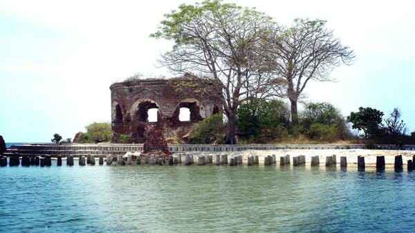 Pulau Onrust, 1. Pulau Macan, 2. Pulau Ayer, 3. Pulau Bira, 4. Pulau Putri, 5. Pulau Pari, 6. Pulau Onrust, 7. Pulau Semak Daun, 8. Pulau Tidung, 9. Pulau Perak, 10. Pulau Sepa