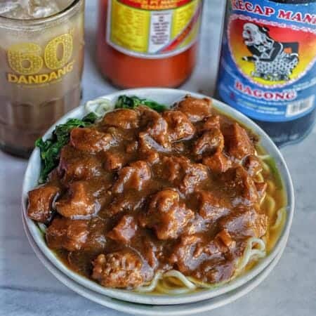 1. Gudeg Yu Djum , 2. Mi Ayam Bu Tumini, 3. Saoto Bathok Mbah Katro, 4. Sate Klatak Pak Bari, 5. Mangut Lele Mbah Marto, 6. Sego Pecel Bu Wiryo, 7. Bakmi Jawa Mbah Mo, 8. Angkringan Kopi Jos Lik Man, 9. Wedang Ronde Mbah Payem, 10. Jenang Lempuyangan Bu Gesti