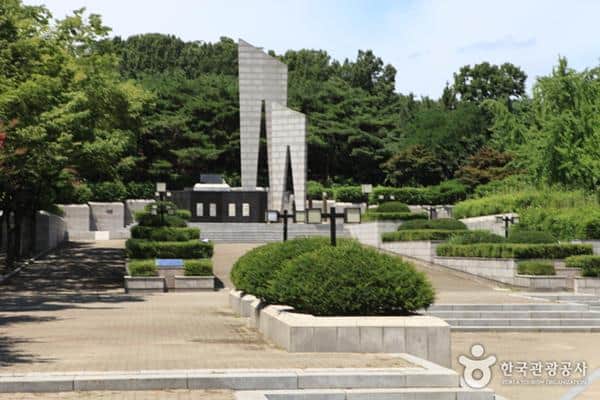 Daegu Duryu, 1. Taman Apsan Daegu, 2. Kuil Donghwasa, 3. Pasar Seomun, 4. Daegu Arboretum, 5. E-World, 6. Taman Daegu Duryu, 7. Daegu Yangnyeongsi Museum of Oriental Medicine, 8. Museum Seni Daegu, 9. Museum Nasional Daegu, 10. The ARC Cultural Center