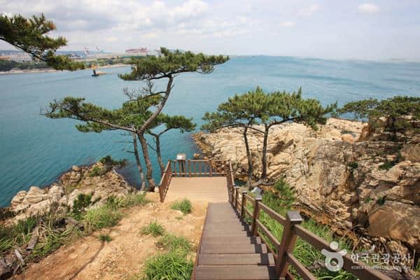 Daewangam Park, 1. Daewangam Park, 2. Taehwagang River, 3. Ulsan Grand Park, 4. Taehwagang Grand Park, 5. Mercusuar Ganjeolgot, 6. Museum Ikan Paus Jangsaengpo, 7. Museum Ulsan, 8. Pantai Ilsan, 9. Kuil Seoknamsa, 10. Gunung Ganwolsan