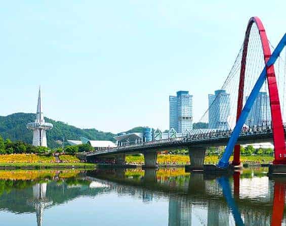 Expo Science Park, 1. Daejeon O-World, 2. Ppuri Park, 3. Expo Science Park, 4. Hanbat Arboretum, 5. Gyejoksan Hwangtogil Trail, 6. Daecheong Lake, 7. Jangtaesan Park, 8. Dongchundang House, 9. Daejeon Art &amp; Culture Complex, 10. Uineungjeongi Cultural Street