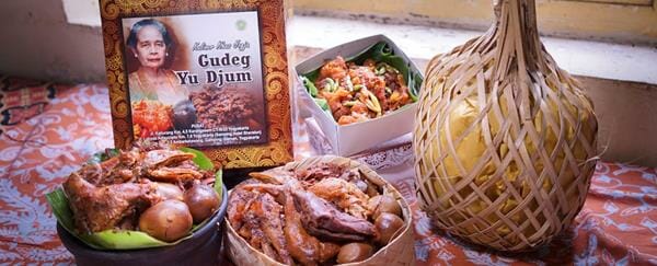 1. Gudeg Yu Djum , 2. Mi Ayam Bu Tumini, 3. Saoto Bathok Mbah Katro, 4. Sate Klatak Pak Bari, 5. Mangut Lele Mbah Marto, 6. Sego Pecel Bu Wiryo, 7. Bakmi Jawa Mbah Mo, 8. Angkringan Kopi Jos Lik Man, 9. Wedang Ronde Mbah Payem, 10. Jenang Lempuyangan Bu Gesti