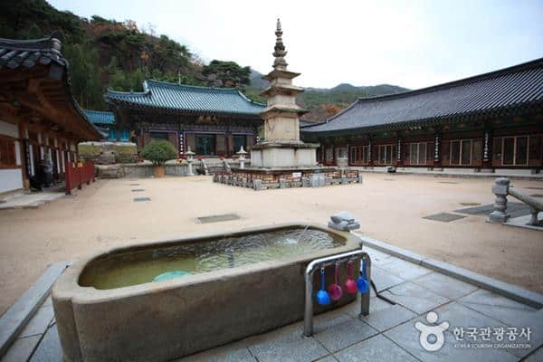 Kuil Seoknamsa, 1. Daewangam Park, 2. Taehwagang River, 3. Ulsan Grand Park, 4. Taehwagang Grand Park, 5. Mercusuar Ganjeolgot, 6. Museum Ikan Paus Jangsaengpo, 7. Museum Ulsan, 8. Pantai Ilsan, 9. Kuil Seoknamsa, 10. Gunung Ganwolsan