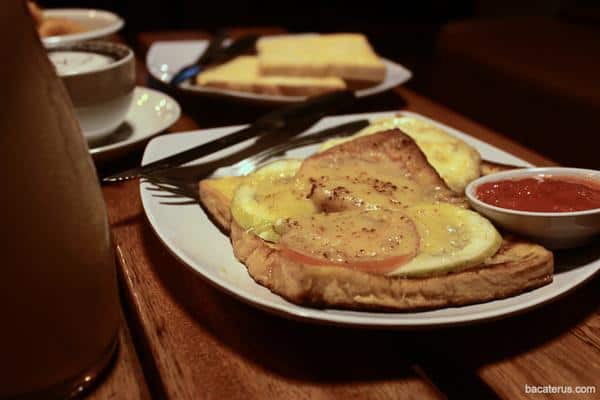 Roti Egg Benedict