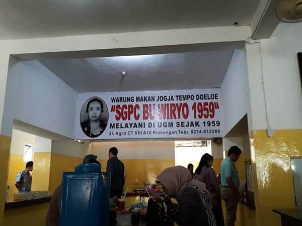 1. Gudeg Yu Djum , 2. Mi Ayam Bu Tumini, 3. Saoto Bathok Mbah Katro, 4. Sate Klatak Pak Bari, 5. Mangut Lele Mbah Marto, 6. Sego Pecel Bu Wiryo, 7. Bakmi Jawa Mbah Mo, 8. Angkringan Kopi Jos Lik Man, 9. Wedang Ronde Mbah Payem, 10. Jenang Lempuyangan Bu Gesti