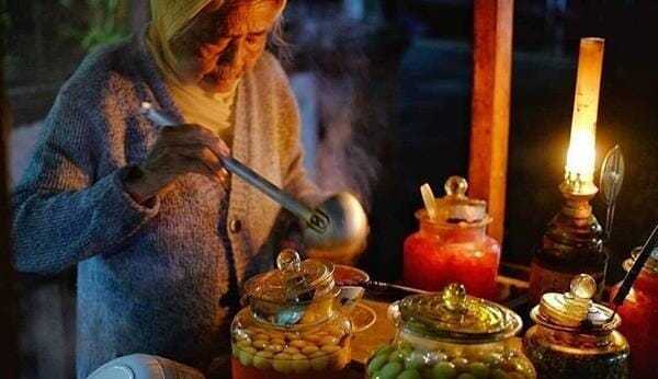 1. Gudeg Yu Djum , 2. Mi Ayam Bu Tumini, 3. Saoto Bathok Mbah Katro, 4. Sate Klatak Pak Bari, 5. Mangut Lele Mbah Marto, 6. Sego Pecel Bu Wiryo, 7. Bakmi Jawa Mbah Mo, 8. Angkringan Kopi Jos Lik Man, 9. Wedang Ronde Mbah Payem, 10. Jenang Lempuyangan Bu Gesti