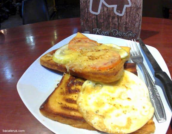 Roti Egg Benedict