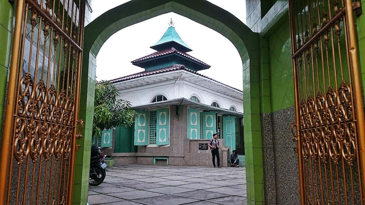 Masjid Layur Semarang, 1. Masjid Kauman Semarang, 2. Lawang Sewu, 3. Kantor Pos Besar Semarang, 4. Kota Lama Semarang, 5. Klenteng Sam Poo Kong, 6. Gereja Blenduk, 7. Gedung Kesenian Sobokartti, 8. Gedung Marba, 9. Gedung Marabunta, 10. Masjid Layur Semarang