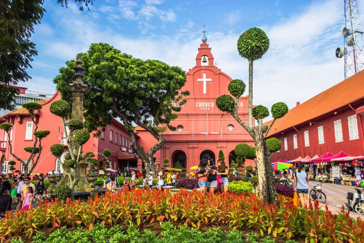 Melaka, 1. Kepulauan Perhentian, 2. Melaka, 3. Penang, 4. Lembah Danum, Sabah, 5. Taman Nasional Taman Negara, 6. Tanah Tinggi Cameron, 7. Kuala Kangsar, 8. Gua Batu, Selangor