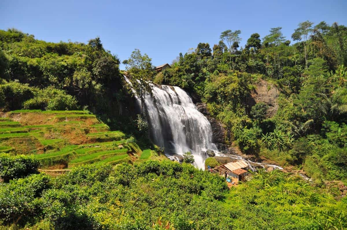 Curug Cikondang, 1. Curug Citambur, 2. Curug Dadali, 3. Curug Cikondang, 4. Curug Cibeureum, 5. Curug Dengdeng, 6. Curug Ciastana, 7. Curug Ngebul, 8. Curug Ciismun, 9. Curug Kubang, 10. Curug Walanda