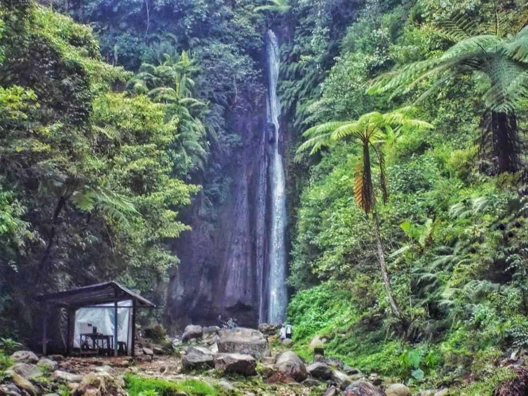 Curug Ciismun, 1. Curug Citambur, 2. Curug Dadali, 3. Curug Cikondang, 4. Curug Cibeureum, 5. Curug Dengdeng, 6. Curug Ciastana, 7. Curug Ngebul, 8. Curug Ciismun, 9. Curug Kubang, 10. Curug Walanda