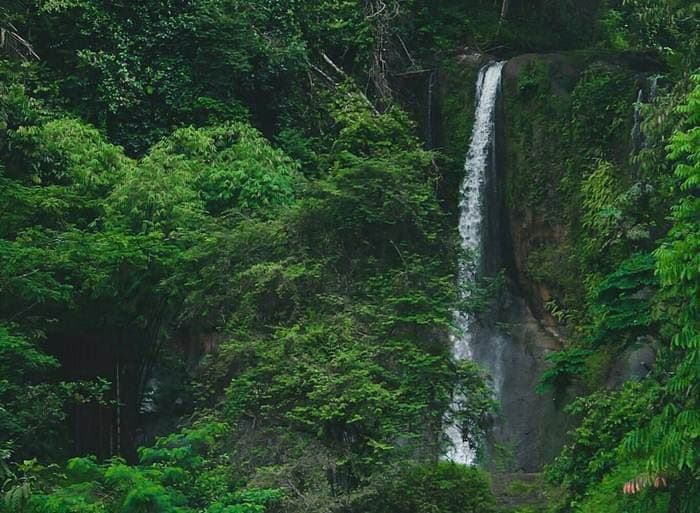 Curug Walanda, 1. Curug Citambur, 2. Curug Dadali, 3. Curug Cikondang, 4. Curug Cibeureum, 5. Curug Dengdeng, 6. Curug Ciastana, 7. Curug Ngebul, 8. Curug Ciismun, 9. Curug Kubang, 10. Curug Walanda