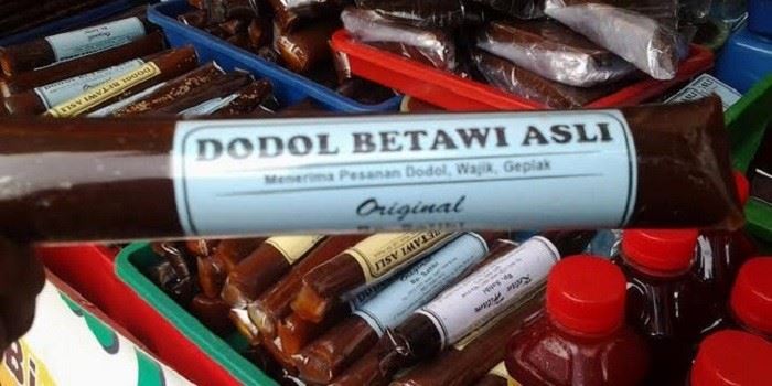 Dodol Betawi, 1. Roti Buaya, 2. Kue Semprong, 3. Kue Geplak, 4. Dodol Betawi, 5. Bir Pletok, 6. Kebaya Encim Betawi
