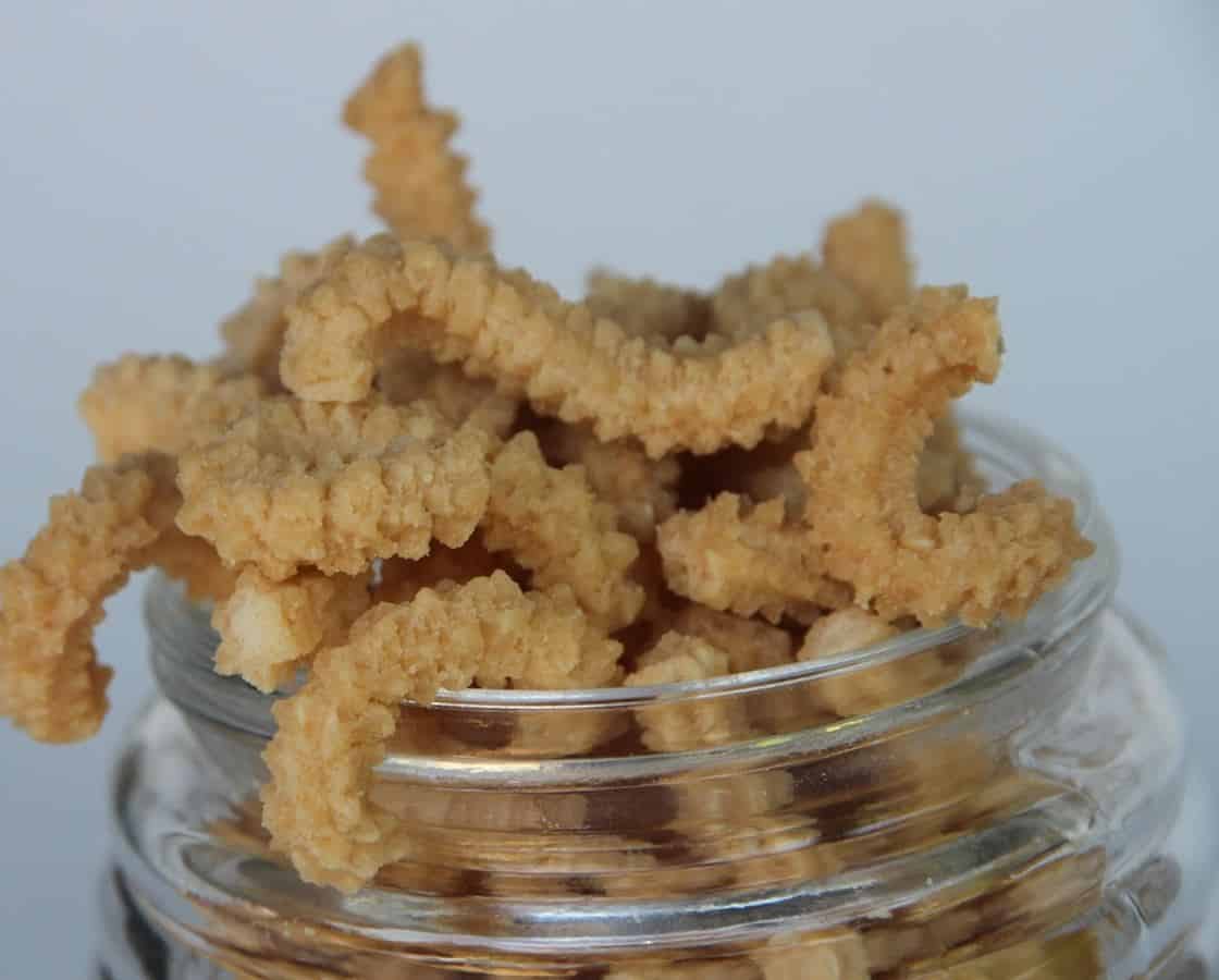 Kue Akar Kelapa, 1. Bandeng Rorod, 2. Kue Biji Ketapang, 3. Kue Duit, 4. Kue Akar Kelapa, 5. Kue Kembang Goyang Wijen, 6. Kue Dongkal, 7. Kue Rangi, 8. Kue Jalabia