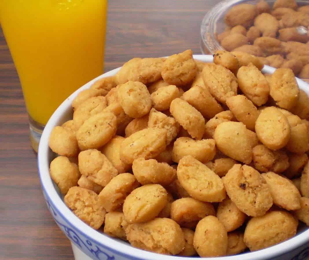 Kue Biji Ketapang, 1. Bandeng Rorod, 2. Kue Biji Ketapang, 3. Kue Duit, 4. Kue Akar Kelapa, 5. Kue Kembang Goyang Wijen, 6. Kue Dongkal, 7. Kue Rangi, 8. Kue Jalabia