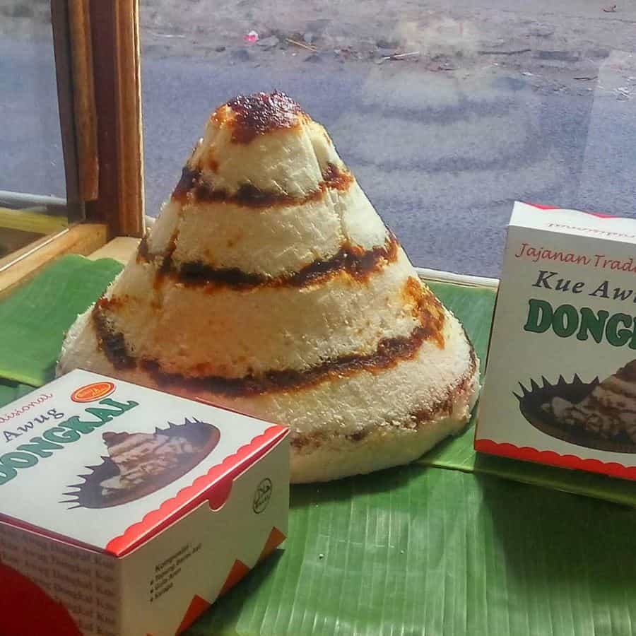 Kue Dongkal, 1. Bandeng Rorod, 2. Kue Biji Ketapang, 3. Kue Duit, 4. Kue Akar Kelapa, 5. Kue Kembang Goyang Wijen, 6. Kue Dongkal, 7. Kue Rangi, 8. Kue Jalabia