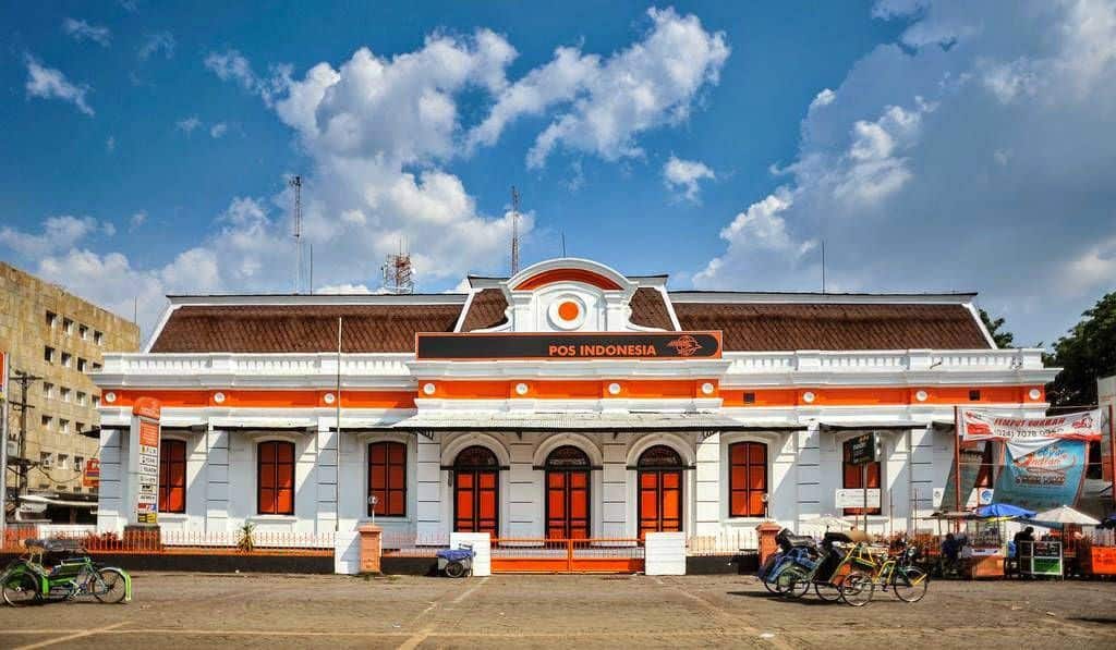 Kantor Pos Besar Semarang, 1. Masjid Kauman Semarang, 2. Lawang Sewu, 3. Kantor Pos Besar Semarang, 4. Kota Lama Semarang, 5. Klenteng Sam Poo Kong, 6. Gereja Blenduk, 7. Gedung Kesenian Sobokartti, 8. Gedung Marba, 9. Gedung Marabunta, 10. Masjid Layur Semarang