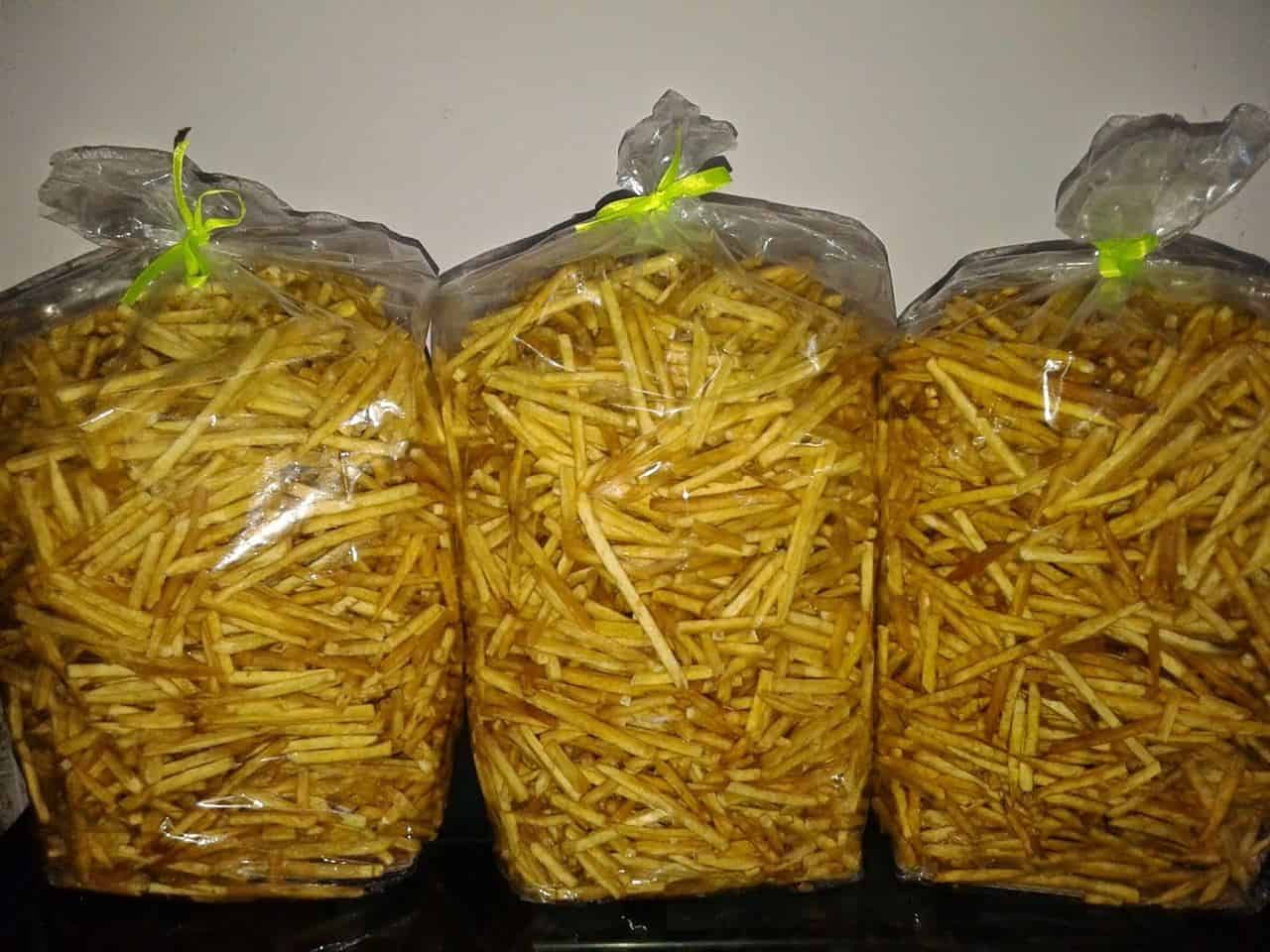 Keripik Talas, 1. Talas Bogor, 2. Asinan Khas Bogor, 3. Papapia, 4. Bika Bogor, 5. Roti Unyil, 6. Strudel Bogor, 7. Lapis Talas, 8. Keripik Talas, 9. Pie Talas, 10. Makaroni Panggang