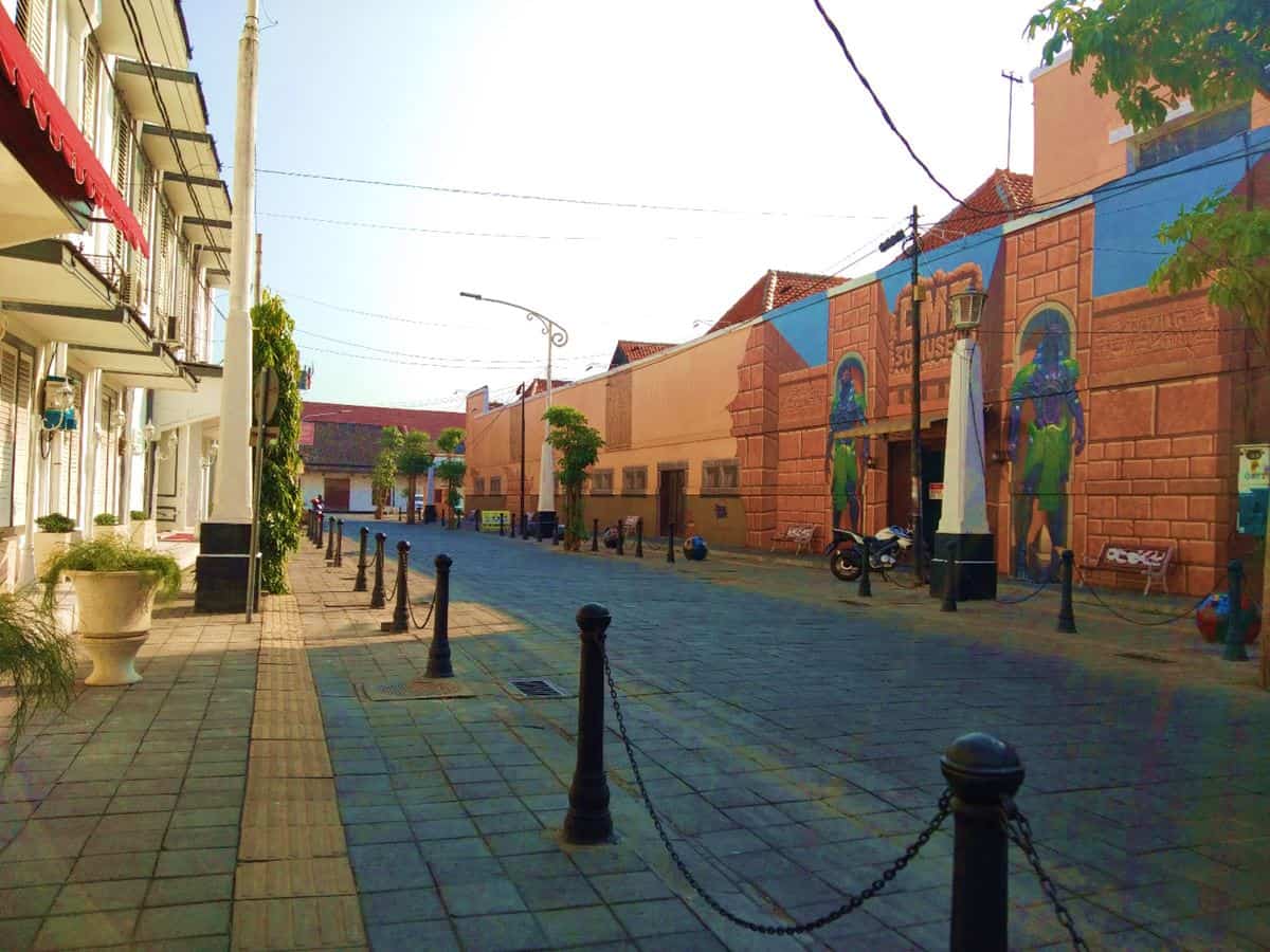 Kota Lama Semarang, 1. Masjid Kauman Semarang, 2. Lawang Sewu, 3. Kantor Pos Besar Semarang, 4. Kota Lama Semarang, 5. Klenteng Sam Poo Kong, 6. Gereja Blenduk, 7. Gedung Kesenian Sobokartti, 8. Gedung Marba, 9. Gedung Marabunta, 10. Masjid Layur Semarang