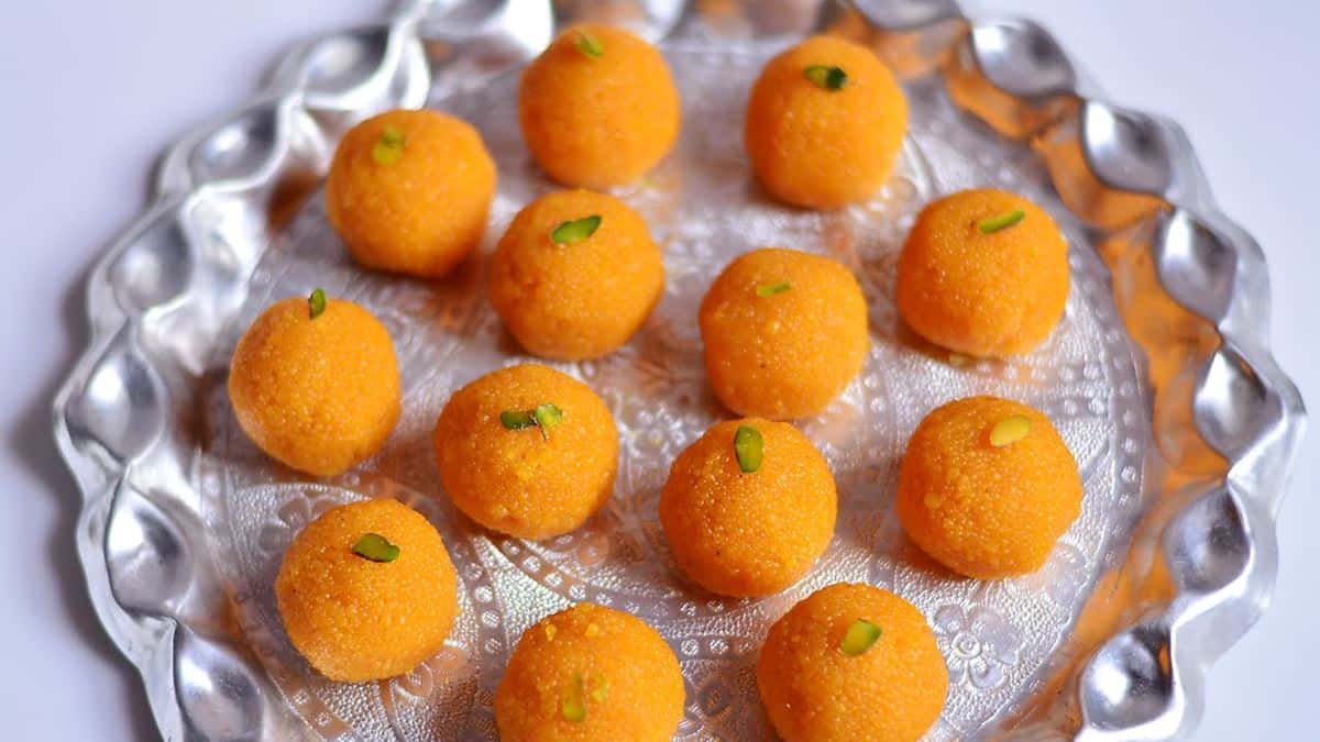 Youtube, 1. Kain Sari, 2. Miniatur Taj Mahal, 3. Teh India, 4. Sepatu Mojari, 5. Laddu, 6. Halwa, 7. Gelang India, 8. Tas Etnik India