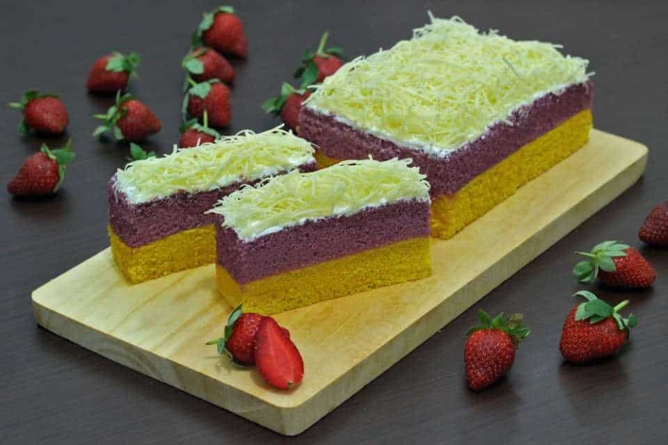 Lapis Talas, 1. Talas Bogor, 2. Asinan Khas Bogor, 3. Papapia, 4. Bika Bogor, 5. Roti Unyil, 6. Strudel Bogor, 7. Lapis Talas, 8. Keripik Talas, 9. Pie Talas, 10. Makaroni Panggang