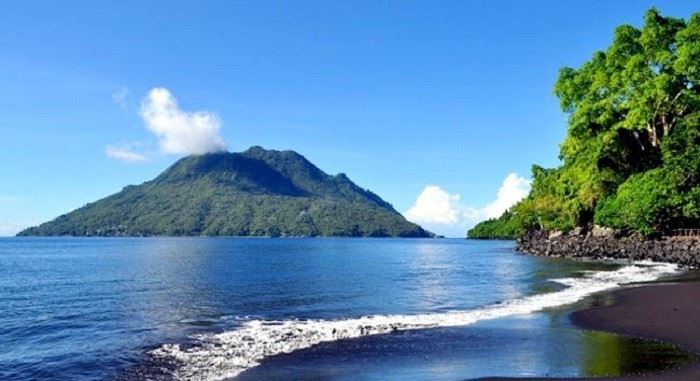 Pantai Bobane Ici, 1. Pantai Sulamadaha, 2. Pantai Bobane Ici, 3. Danau Tolire, 4. Benteng Kastela