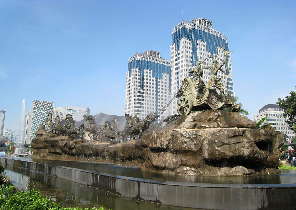 Patung Arjuna Wiwaha 1, 1. Patung Selamat Datang, 2. Patung Pahlawan, 3. Patung Pancoran, 4. Patung Pemuda Membangun, 5. Patung Arjuna Wiwaha