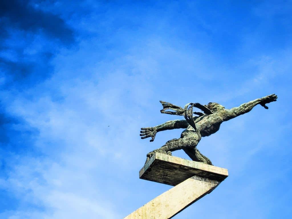 Patung Pancoran, 1. Patung Selamat Datang, 2. Patung Pahlawan, 3. Patung Pancoran, 4. Patung Pemuda Membangun, 5. Patung Arjuna Wiwaha