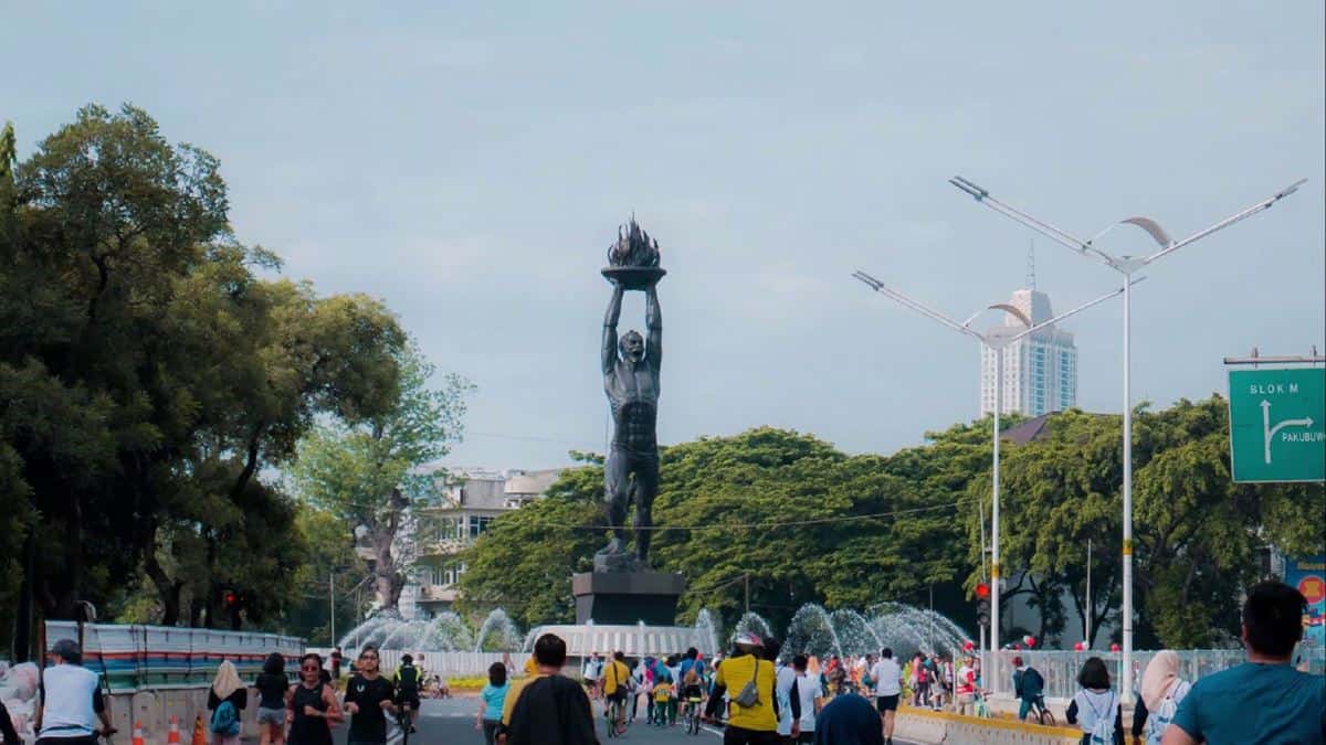 Patung Pemuda Membangun, 1. Patung Selamat Datang, 2. Patung Pahlawan, 3. Patung Pancoran, 4. Patung Pemuda Membangun, 5. Patung Arjuna Wiwaha