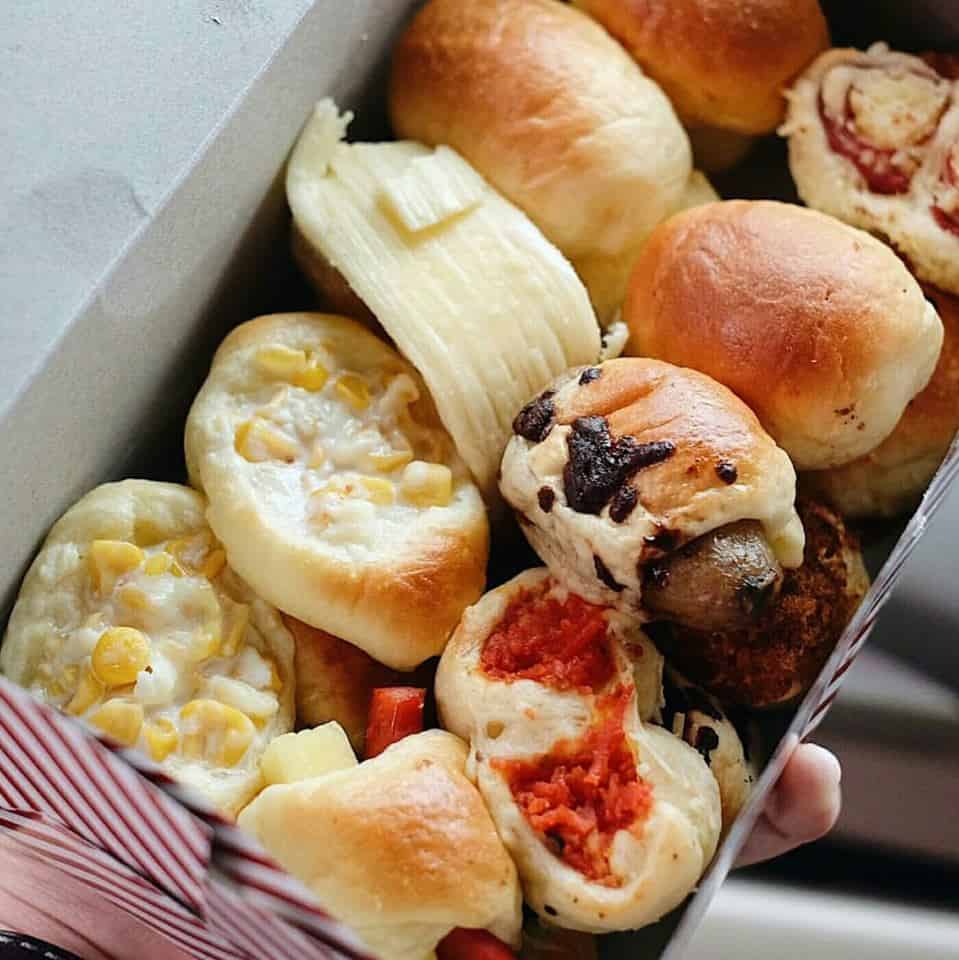 Roti Unyil, 1. Talas Bogor, 2. Asinan Khas Bogor, 3. Papapia, 4. Bika Bogor, 5. Roti Unyil, 6. Strudel Bogor, 7. Lapis Talas, 8. Keripik Talas, 9. Pie Talas, 10. Makaroni Panggang