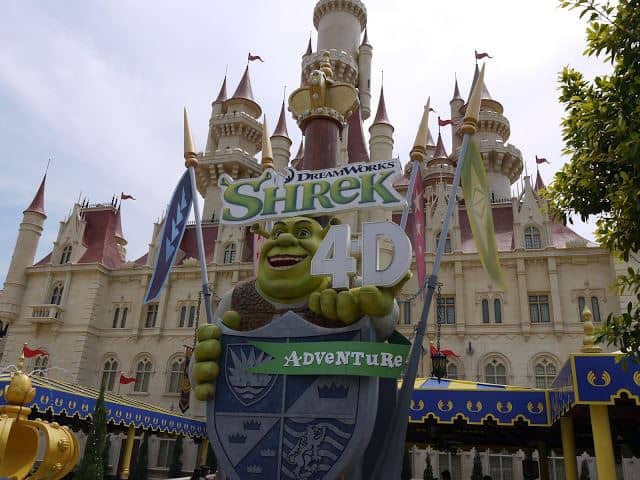 Shrek 4-D Adventure, 1. Lights, Camera, Action! Hosted by Steven Spielberg, 2. Sesame Street Spaghetti Space Chase, 3. Battlestar Galactica Human VS Cyclon, 4. Transformers The Ride: The Ultimate 3D Battle, 5. Revenge of The Mummy, 6. WaterWorld, 7. Jurassic Park Rapids Adventure, 8. Shrek 4-D Adventure, 9. Puss in Boots’ Giant Journey, 10. Madagascar: A Crate Adventure