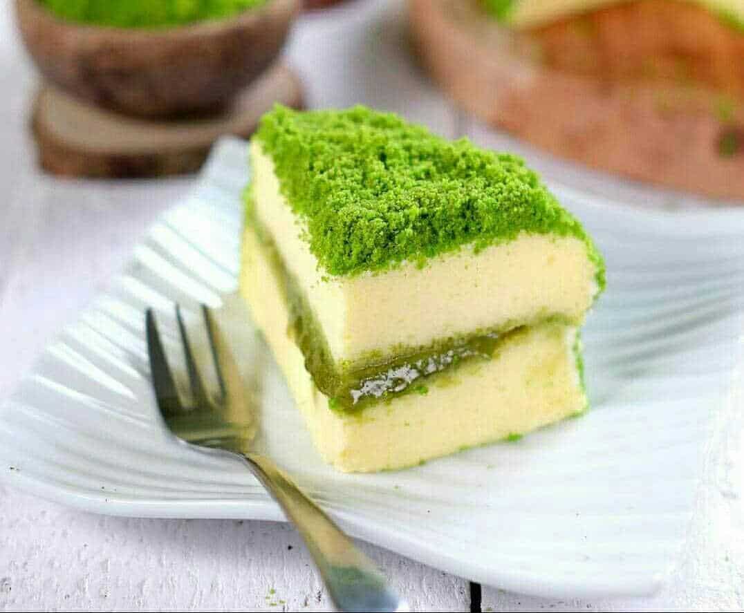 Solo Pluffy Cake, 1. Rambak Petis, 2. Brem Solo, 3. Abon Mesran, 4. Intip, 5. Klengkam, 6. Serbat, 7. Solo Pluffy Cake, 8. Batik Solo
