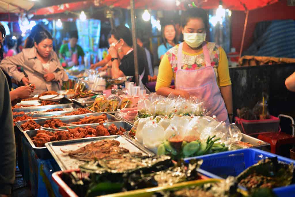 Thai Street Food, 1. Makanan di Kawasan Khao San Road, 2. Makanan Populer Thailand, 3. Makanan Street Food, 4. Makanan di Restoran, 5. Makanan Cepat Saji
