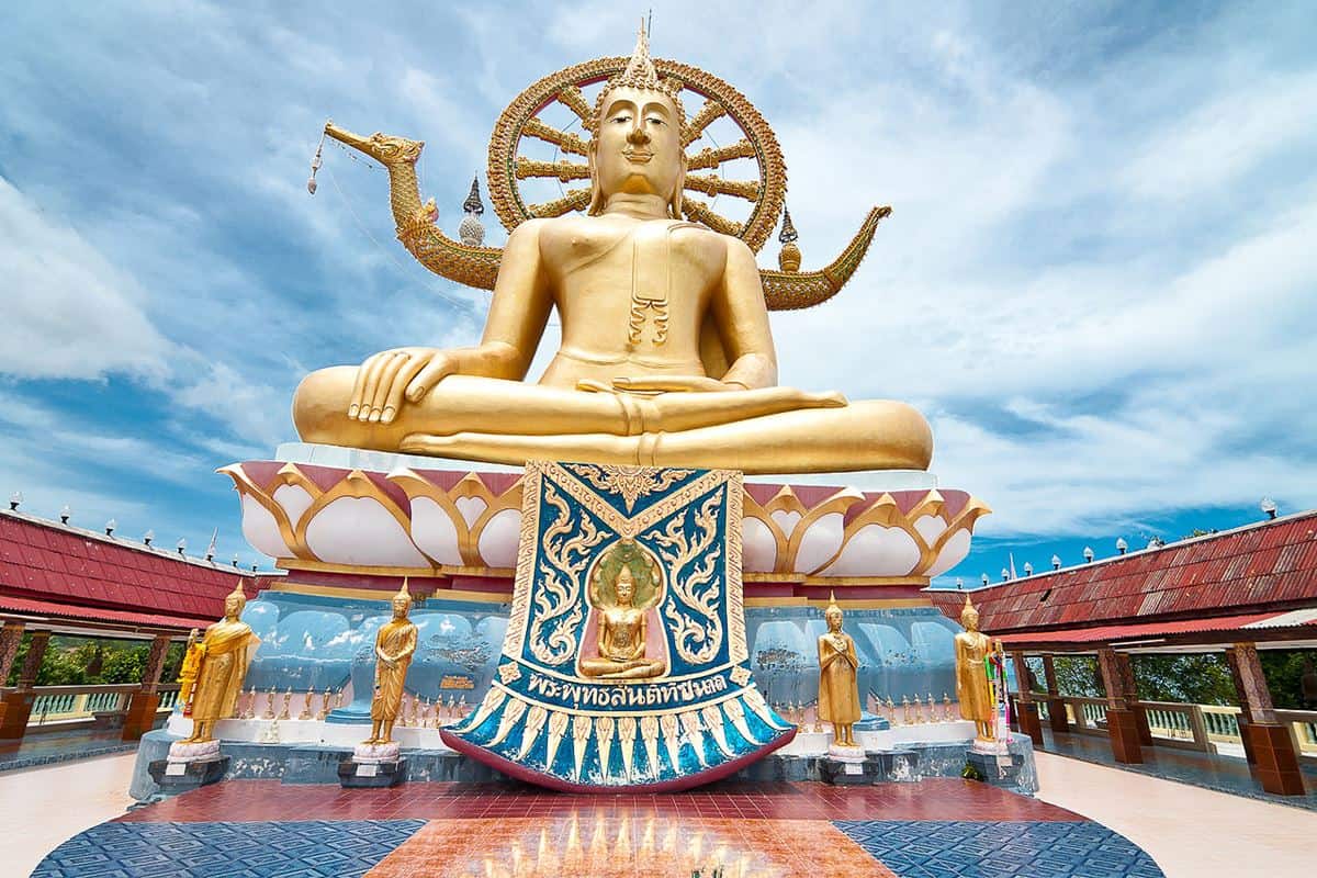 Wat Phra Khao Yai, 1. Kebun Raya Tropis Nong Nooch, 2. Sanctuary of Truth, 3. Wat Phra Khao Yai, 4. Taman TreeTop Adventure, 5. Four Regions Floating Market, 6. Koh Larn (Pulau Karang), 7. Wat Yansangwararam, 8. Pantai Pattaya