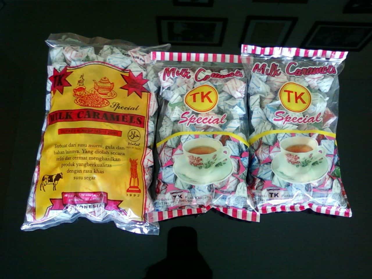 oleh-oleh khas bandung yang tahan lama permen-susu, 1. Kue Kartikasari, 2. Peuyeum, 3. Oncom Raos, 4. Bolu Bakar, 5. Gepuk Ny. Ong, 6. Batagor Riri, 7. Brownies Amanda, 8. Kopi Aroma, 9. Permen Susu Karamel, 10. Wajit Cililin