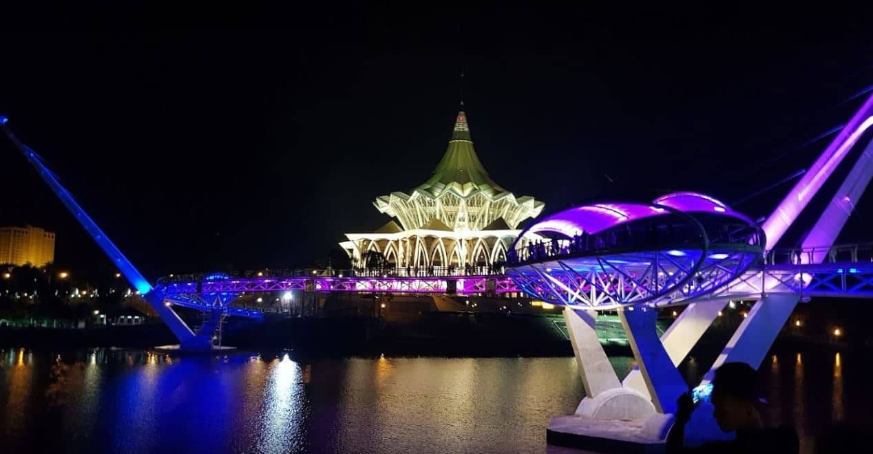kuching waterfront, 1. Museum Kucing, 2. Taman Nasional Kubah, 3. Museum Serawak, 4. Orchid Park, 5. Taman Nasional Bako, 6. Sarawak Cultural Village, 7. Kuching Waterfront
