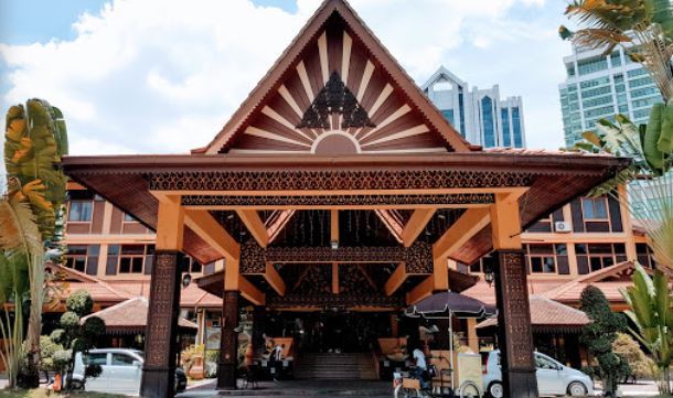 kl craft, 1. Fahrenheit 88, 2. Galeri Kota Kuala Lumpur, 3. Kuala Lumpur Craft Complex, 4. Kasturi Walk, 5. Central Market, 6. Kenanga Wholesale City, 7. Petaling Street, 8. Plaza Low Yat, 9. Sungei Wang Plaza