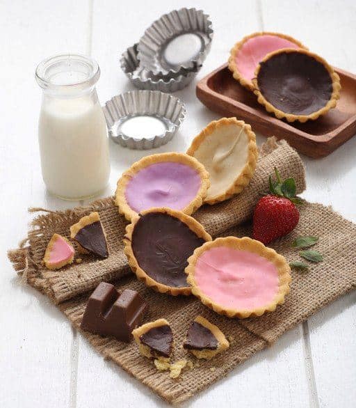 pie talas bogor, 1. Talas Bogor, 2. Asinan Khas Bogor, 3. Papapia, 4. Bika Bogor, 5. Roti Unyil, 6. Strudel Bogor, 7. Lapis Talas, 8. Keripik Talas, 9. Pie Talas, 10. Makaroni Panggang