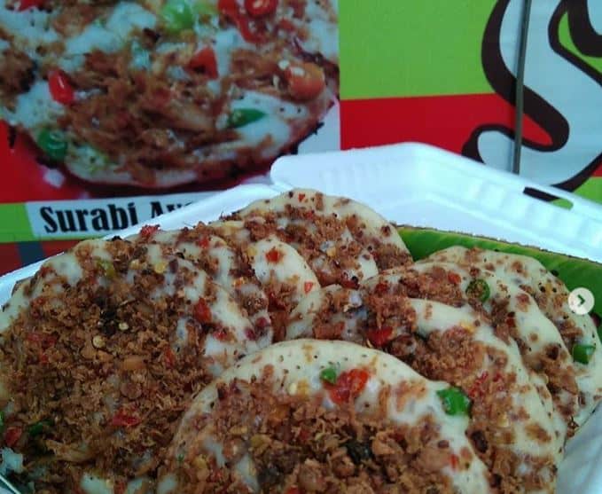 surabi radja, 1. Surabi Waroeng Setiabudhi, 2. Surabi Durian Geboy, 3. Surabi Cihapit, 4. Pondok Surabi, 5. Surabi Kinca Suji, 6. Surabi Radja, 7. Surabi Sukur, 8. Raja Surabi Bandung, 9. Surabi Imut, 10. Soerabi Pa'Is