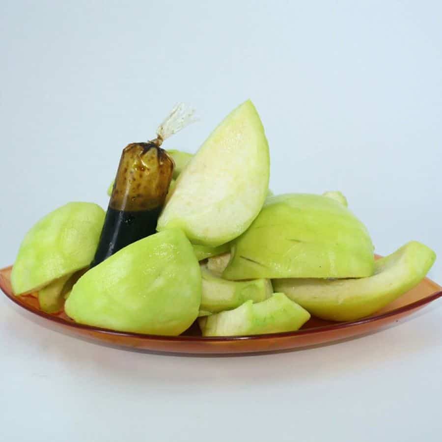 Manisan Jambu, 1. Bika Ambon, 2. Durian Ucok, 3. Pancake Durian Medan, 4. Kain Ulos, 5. Teri Medan, 6. Ikan Sale, 7. Lemang, 8. Kopi Sidikalang, 9. Manisan Jambu, 10. Tempe Medan