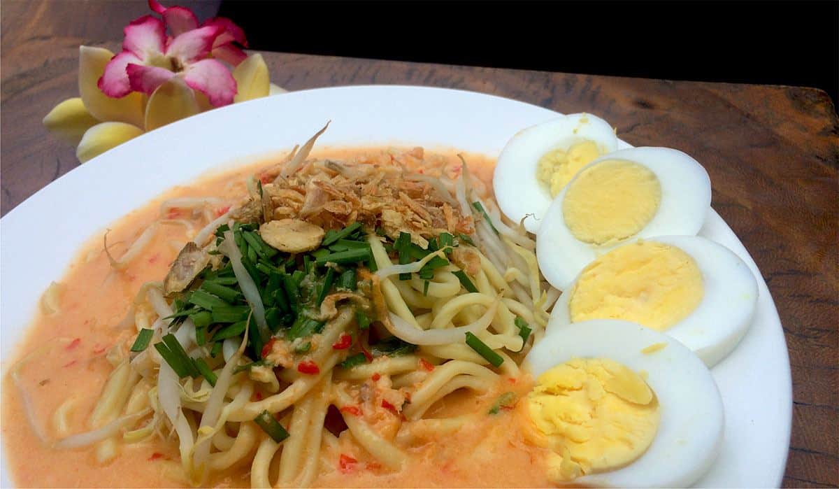 1. Pempek, 2. Tekwan, 3. Model, 4. Mie Celor, 5. Laksan, 6. Burgo, 7. Martabak Har, 8. Pindang Patin, 9. Kue Delapan Jam, 10. Celimpungan