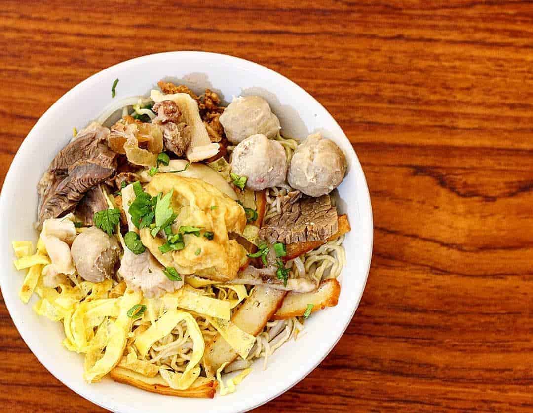1. Bubur Gunting, 2. Mie Tiaw, 3. Rujak Ebi, 4. Mie Kering, 5. Bubur Paddas, 6. Bubur Tahu, 7. Es Nona, 8. Choi Pan, 9. Bubur Babi