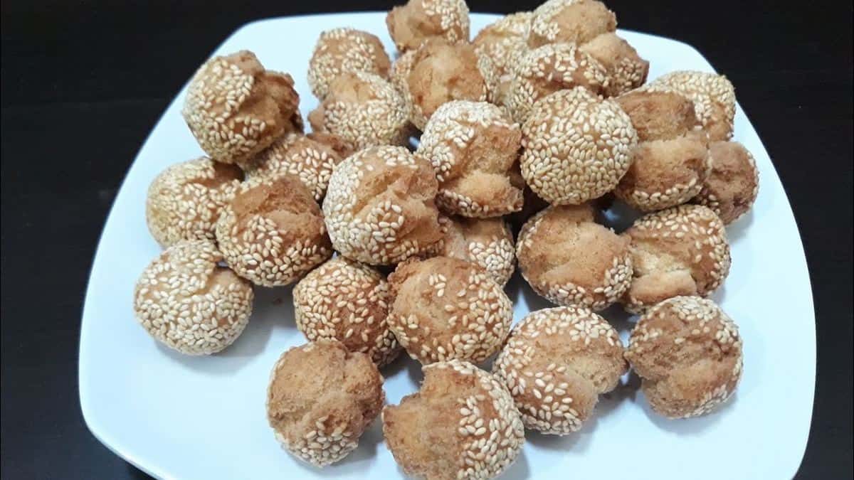 1. Kerupuk Upil, 2. Dumbleg, 3. Bawang Goreng, 4. Onde-Onde Ketawa, 5. Getuk Pisang, 6. Sambal Pecel, 7. Tepo Mbah Umbruk, 8. Beras Kencur, 9. Sate Kenul, 10. Batik Nganjuk